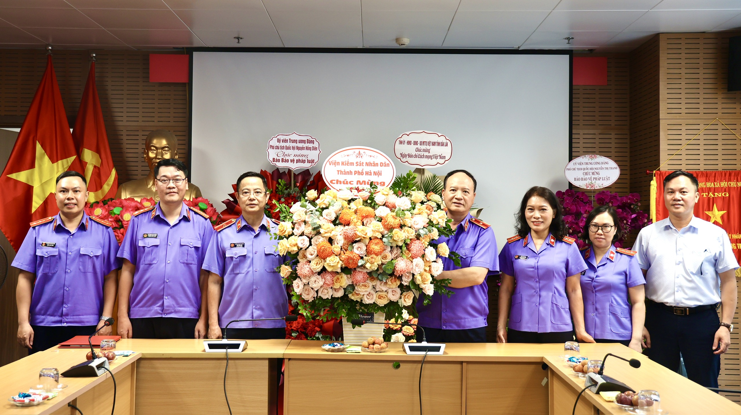 Viện KSND thành phố Hà Nội chúc mừng các cơ quan báo chí nhân kỷ niệm 101 năm Ngày Báo chí Cách mạng Việt Nam (21/6/1925 - 21/6/2026)