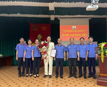 Chi bộ Viện KSND khu vực 6, thành phố Hà Nội tổ chức Lễ kết nạp Đảng viên
