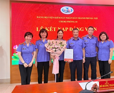 Chi bộ Phòng 10 - Đảng bộ Viện KSND thành phố Hà Nội tổ chức Lễ Kết nạp Đảng...