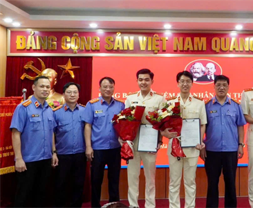 Chi bộ Viện KSND khu vực 3, thành phố Hà Nội long trọng tổ chức Lễ kết nạp...