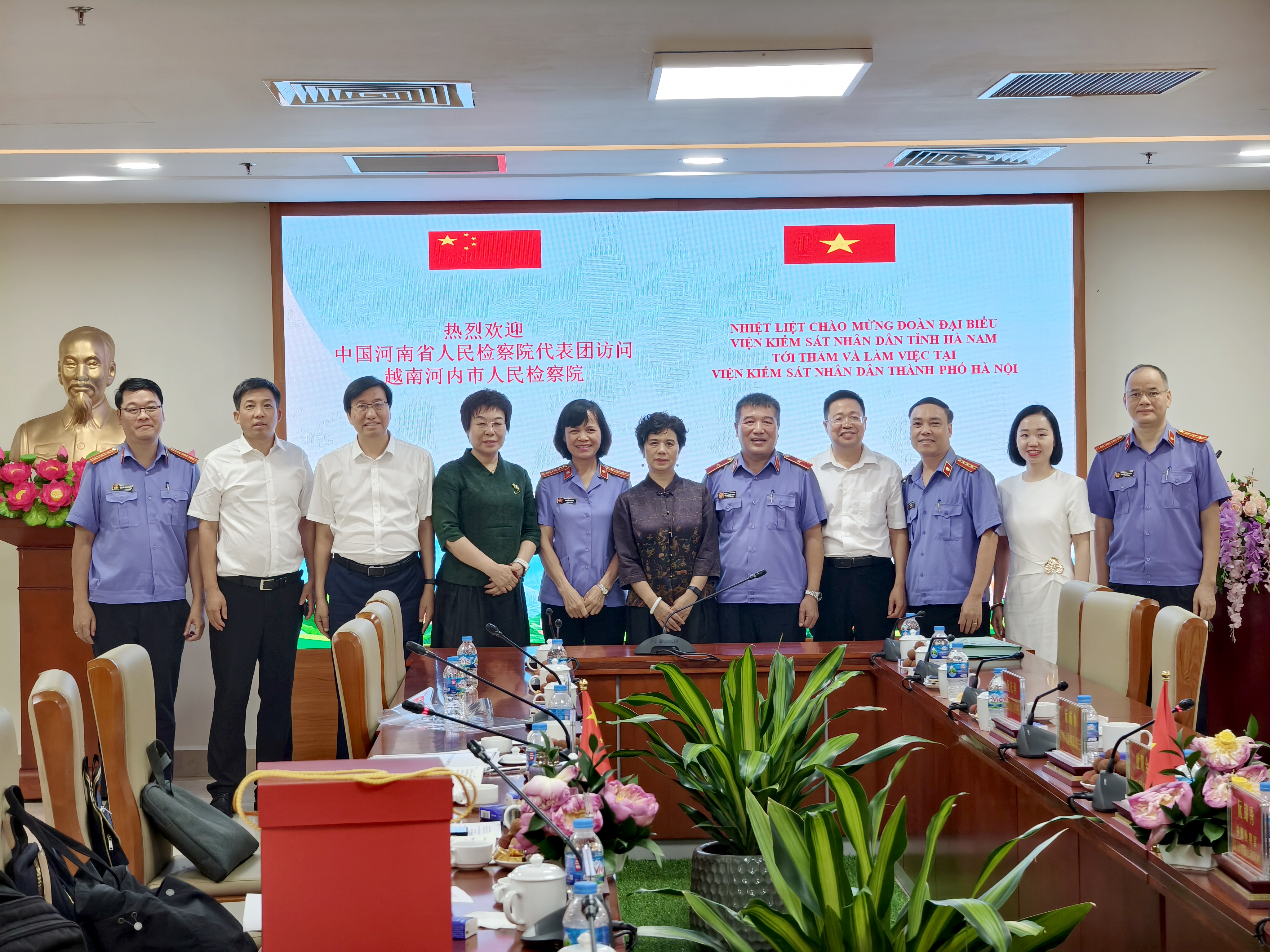 Viện KSND thành phố Hà Nội đón tiếp và làm việc với Đoàn công tác Viện KSND tỉnh Hà Nam, Trung Quốc