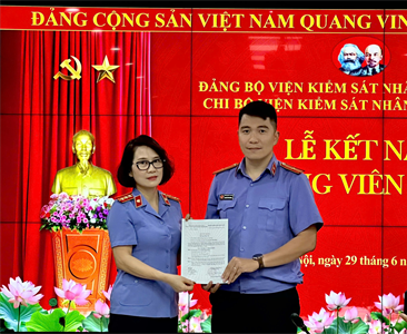 Chi bộ Viện KSND khu vực 1, thành phố Hà Nội tổ chức Lễ kết nạp Đảng viên mới
