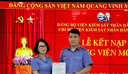 Chi bộ Viện KSND khu vực 1, thành phố Hà Nội tổ chức Lễ kết nạp Đảng...