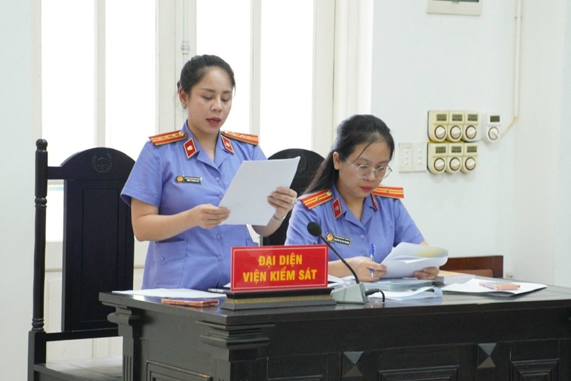 Trốn thuế hơn 12,5 tỉ đồng, "bà trùm" kinh doanh đồ hiệu online lĩnh án phạt 3 tỉ đồng
