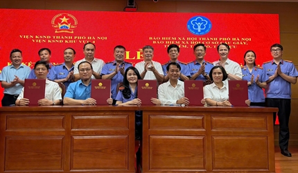 Viện KSND khu vực 4 - Hà Nội ký kết Quy chế phối hợp với BHXH cơ sở Cầu...