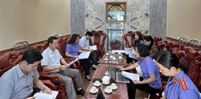 Viện KSND thành phố Hà Nội (Phòng 9) làm việc với UBND xã...