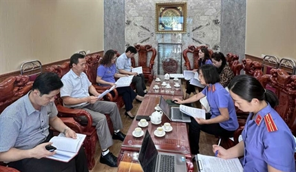 Viện KSND thành phố Hà Nội (Phòng 9) làm việc với UBND xã Trung Giã,...