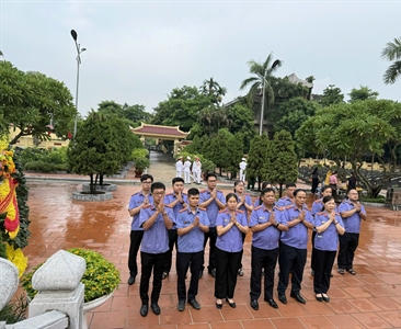 Viện KSND khu vực 11 - Hà Nội tổ chức dâng hương tri ân các anh hùng liệt sỹ...