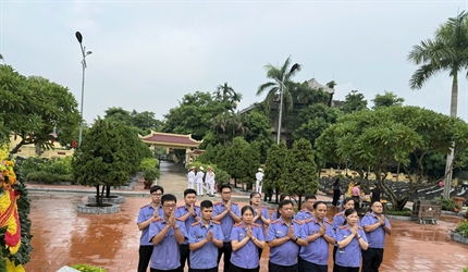 Viện KSND khu vực 11 - Hà Nội tổ chức dâng hương tri ân các anh hùng...