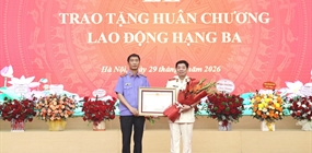 Phó Viện trưởng VKSND TP Hà Nội Nguyễn Văn Dũng vinh dự nhận...