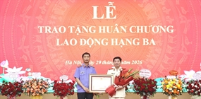 Phó Viện trưởng VKSND TP Hà Nội Nguyễn Văn Dũng vinh dự nhận...