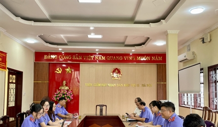 Viện KSND khu vực 11 – Hà Nội phối hợp Thuế cơ sở 14 làm việc với doanh...