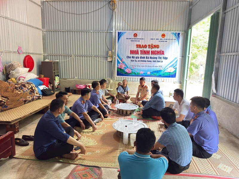 VKSND Khu vực 2, thành phố Hà nội trao tặng nhà tình nghĩa cho hộ nghèo tại xã Chiềng Sùng, tỉnh Sơn La