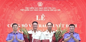 VKSND TP Hà Nội công bố và trao quyết định về công tác cán bộ
