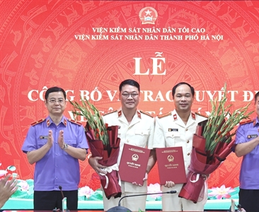 VKSND TP Hà Nội công bố và trao quyết định về công tác cán bộ