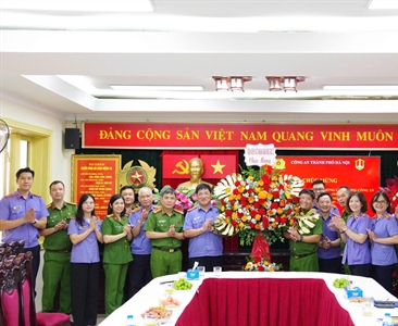 Viện KSND Khu vực 3 – Hà Nội chúc mừng Công an thành phố Hà Nội nhân dịp kỷ...