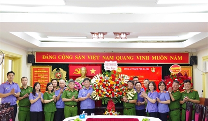 Viện KSND Khu vực 3 – Hà Nội chúc mừng Công an thành phố Hà Nội nhân...