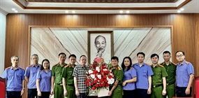 Phòng 8 Viện kiểm sát nhân dân thành phố Hà Nội thăm, chúc...