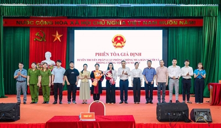 Viện KSND khu vực 5 phối hợp với Hội liên hiệp phụ nữ xã Thuận An -...