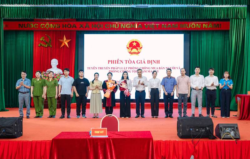 Viện KSND khu vực 5 phối hợp với Hội liên hiệp phụ nữ xã Thuận An - thành phố Hà Nội tổ chức Hội nghị tuyên truyền pháp luật