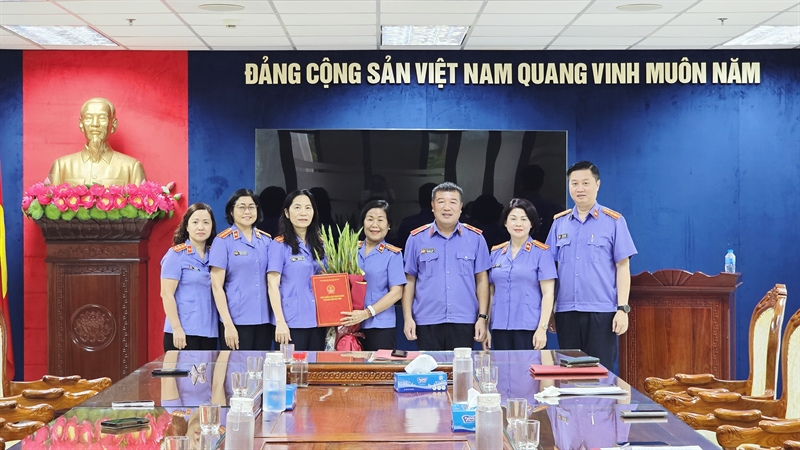 Viện KSND thành phố Hà Nội tổ chức gặp mặt và chia tay cán bộ Phòng 7 về nghỉ hưu theo chế độ