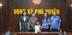 VKSND thành phố Hà Nội kịp thời trao Giấy khai sinh cho cháu...