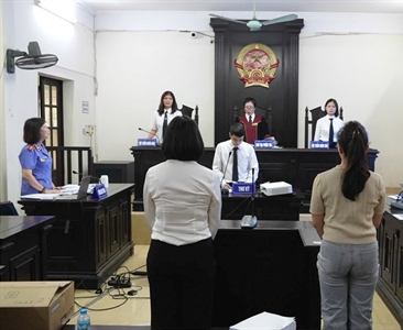 Hai phụ nữ lĩnh án sau vụ “tranh chấp khoảng không” trên phố Trần Khát Chân