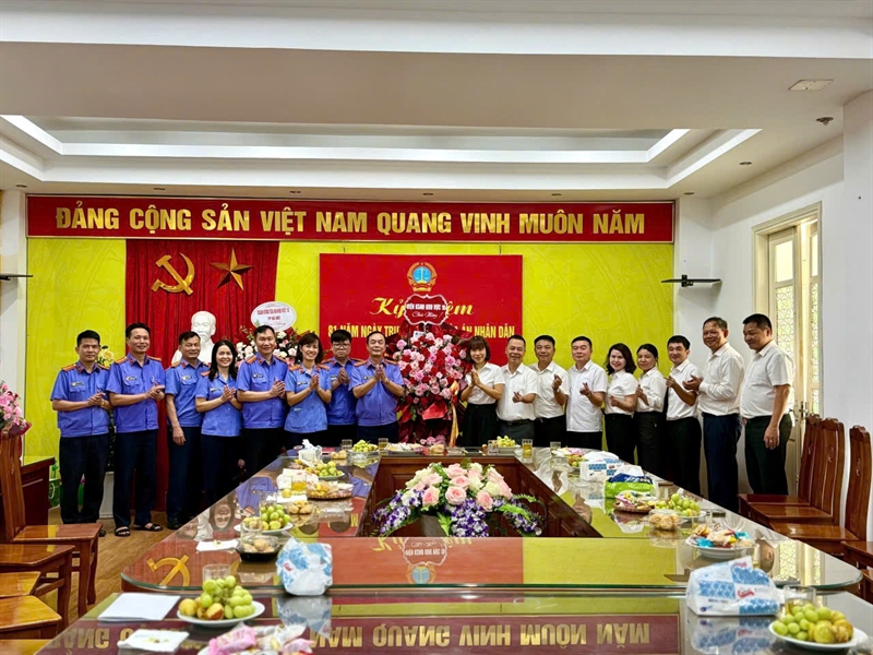 Viện KSND khu vực 10 - thành phố Hà Nội chúc mừng kỷ niệm 81 năm Ngày thành lập ngành Tòa án nhân dân