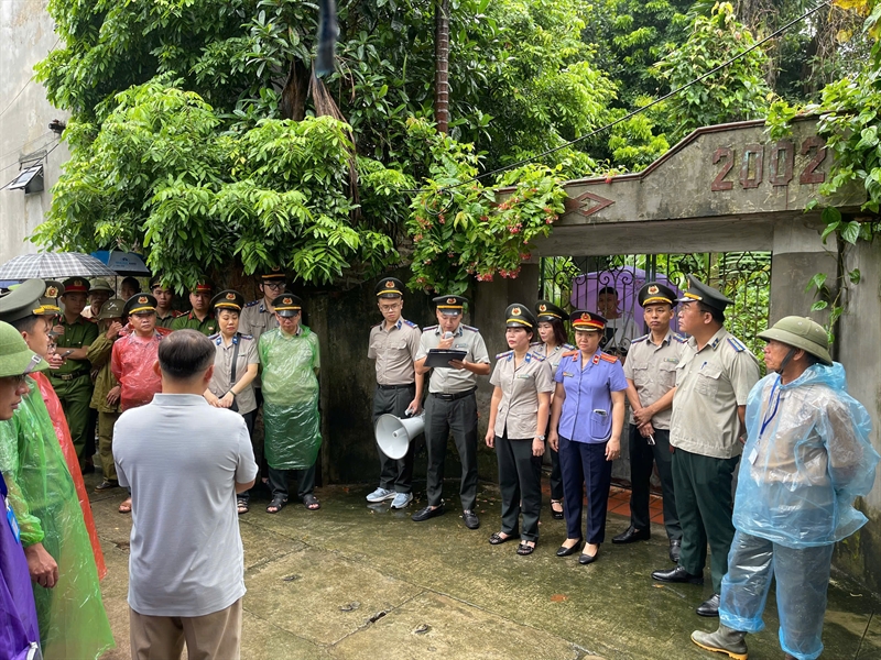 Viện KSND khu vực 7 kiểm sát cưỡng chế chuyển giao tài sản, phối hợp giải quyết dứt điểm vụ việc tồn đọng nhiều năm