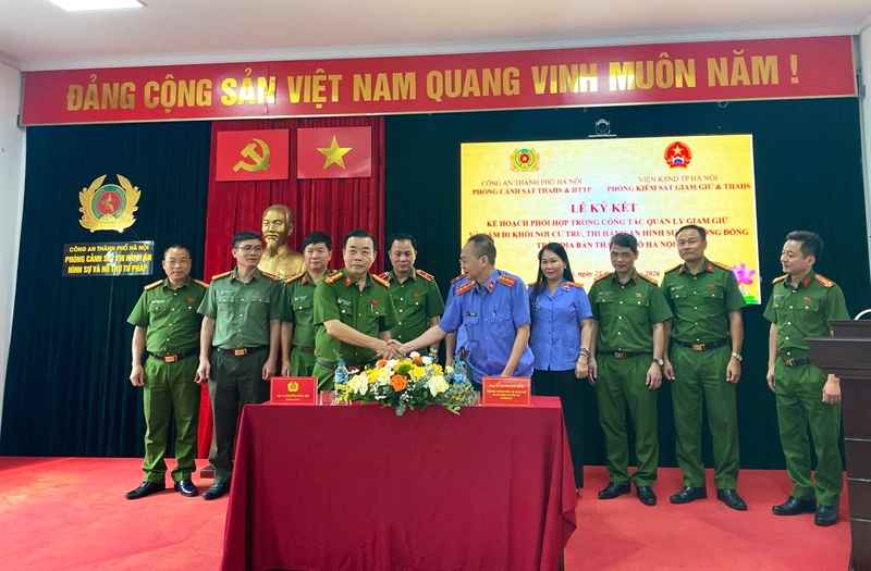 Phòng 8 Viện KSND thành phố Hà Nội và Phòng PC10 Công an thành phố Hà Nội ký kết Kế hoạch phối hợp trong công tác quản lý tạm giữ, tạm giam