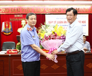 Viện trưởng VKSND thành phố Hà Nội Nguyễn Quang Thành bảo vệ thành công Luận...