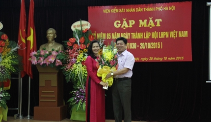 Gặp mặt kỷ niệm ngày Phụ nữ Việt Nam và trao thưởng danh hiệu Mẹ lao...