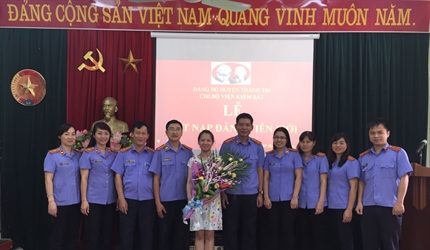 CHI BỘ VIỆN KIỂM SÁT NHÂN DÂN HUYỆN THANH TRÌ TỔ CHỨC  LỄ KẾT NẠP ĐẢNG...