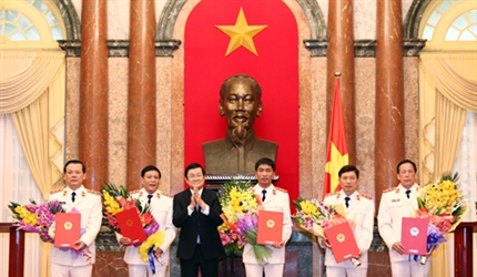 Kiểm sát viên Viện kiểm sát nhân dân tối cao tuyệt đối trung thành với...