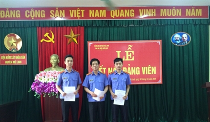 Chi bộ Viện KSND huyện Mê Linh kết nạp Đảng viên mới