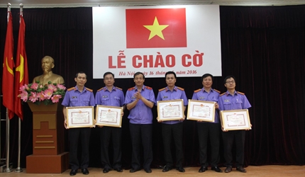 Viện KSND thành phố Hà Nội khen thưởng cho tập thể, cá nhân có thành...