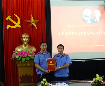 Lễ kết nạp đảng viên của Chi bộ Viện kiểm sát nhân dân huyện Chương Mỹ.