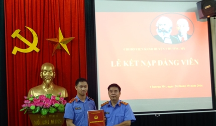 Lễ kết nạp đảng viên của Chi bộ Viện kiểm sát nhân dân huyện Chương Mỹ.