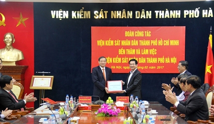 Viện KSND TP Hà Nội ký giao ước hợp tác với Viện KSND thành phố Hồ Chí Minh