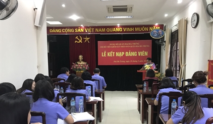 Lễ kết nạp Đảng chào mừng 127 năm ngày sinh của Chủ tịch Hồ Chí Minh