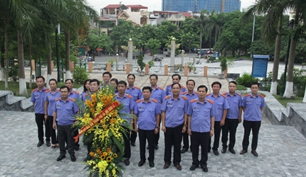 Viện KSND thành phố Hà Nội dâng hương tưởng niệm đồng chí Hoàng Quốc Việt