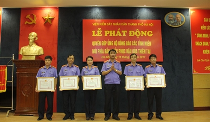 Viện KSND thành phố Hà Nội khen thưởng các cá nhân có thành tích đột...