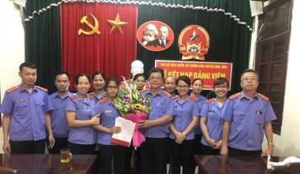 Chi bộ Viện KSND huyện Ứng Hòa tổ chức Lễ kết nạp Đảng viên mới